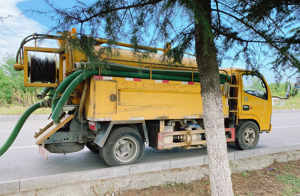 283飞花村清洗抽粪车
